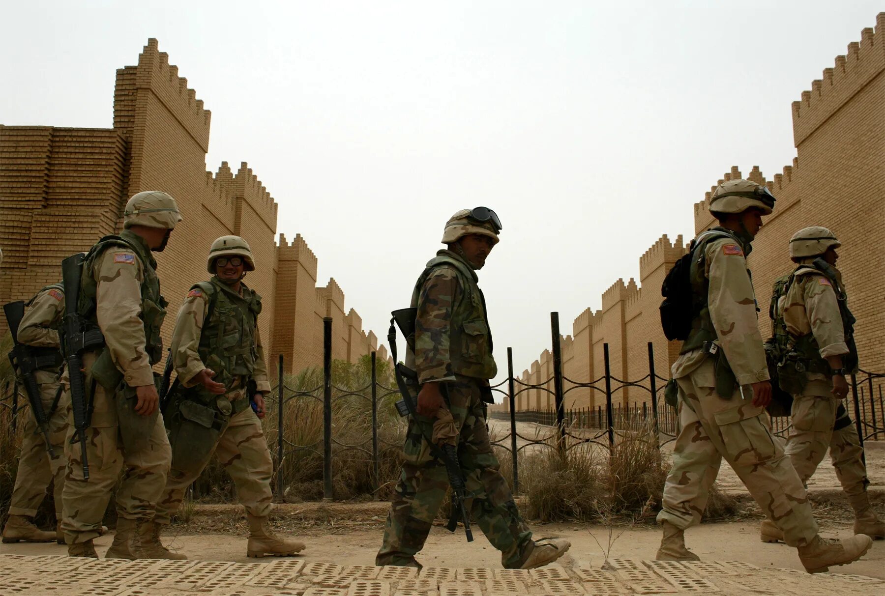 2003 Год вторжение США В Ирак. Военная операция против ирака