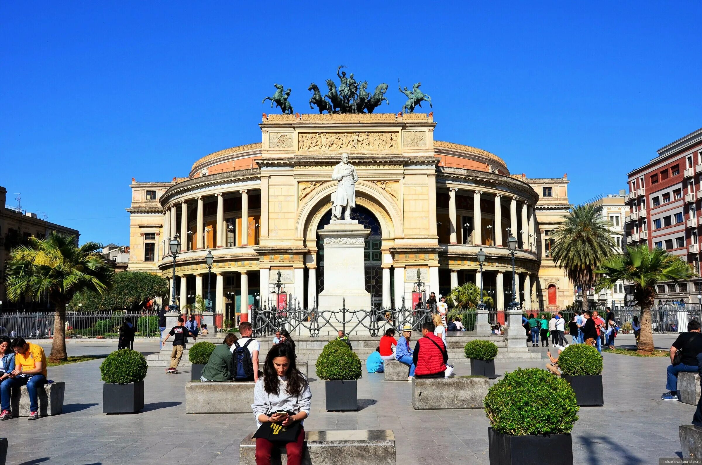 Палермо театр массимо италия. Пиццерия сицилия ростов. Ресторан сицилия краснодар. Сицилия театральная площадь. Сицилия зорге.