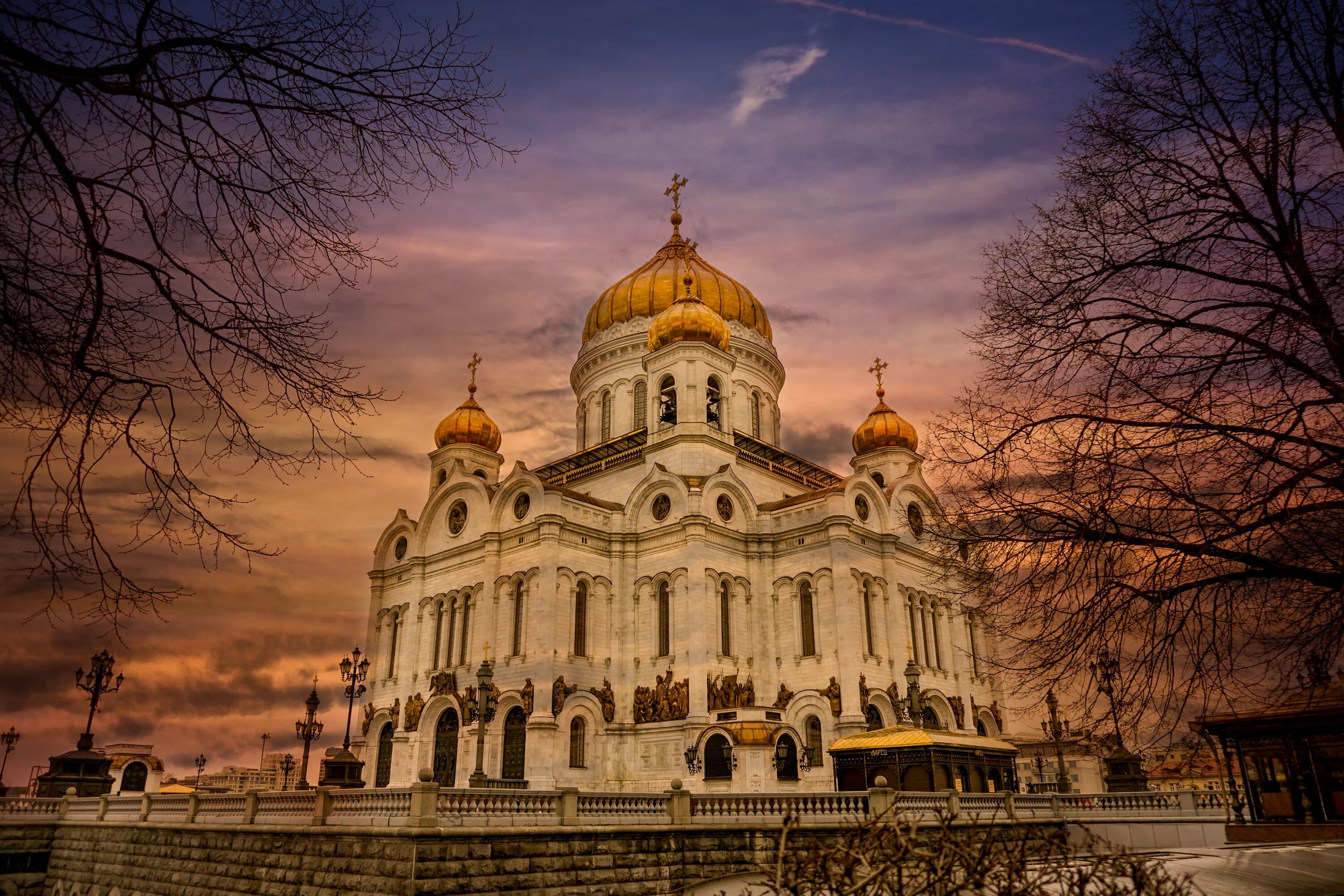 Москва. Храм Христа Спасителя. Храм Христа Спасителя (Сан-Ремо). Христианская православная Церковь Москва. Преображенская Церковь храма Христа Спасителя. И соборов есть также