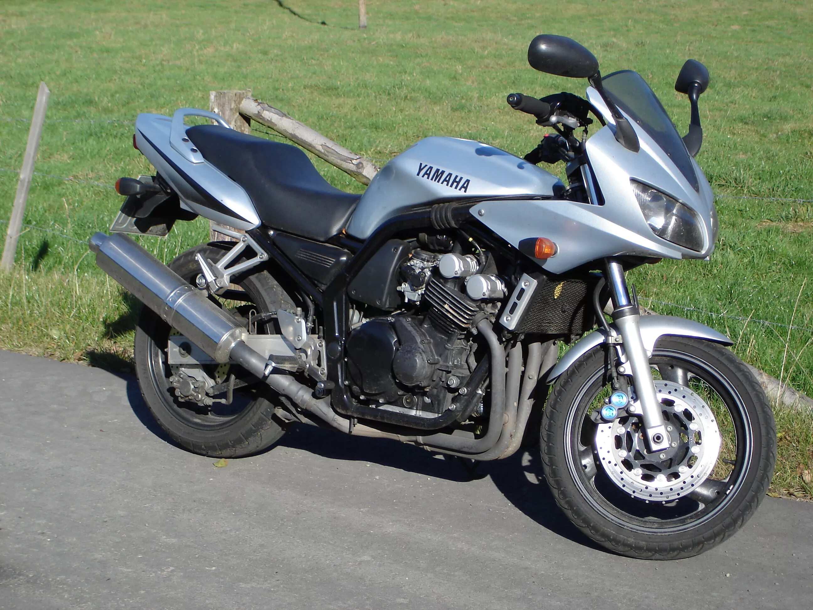 Yamaha fazer 600. Yamaha fzs600 fazer. Yamaha FZS 600. Yamaha FZS 600 2000. Yamaha FZS 600 fazer 2002.