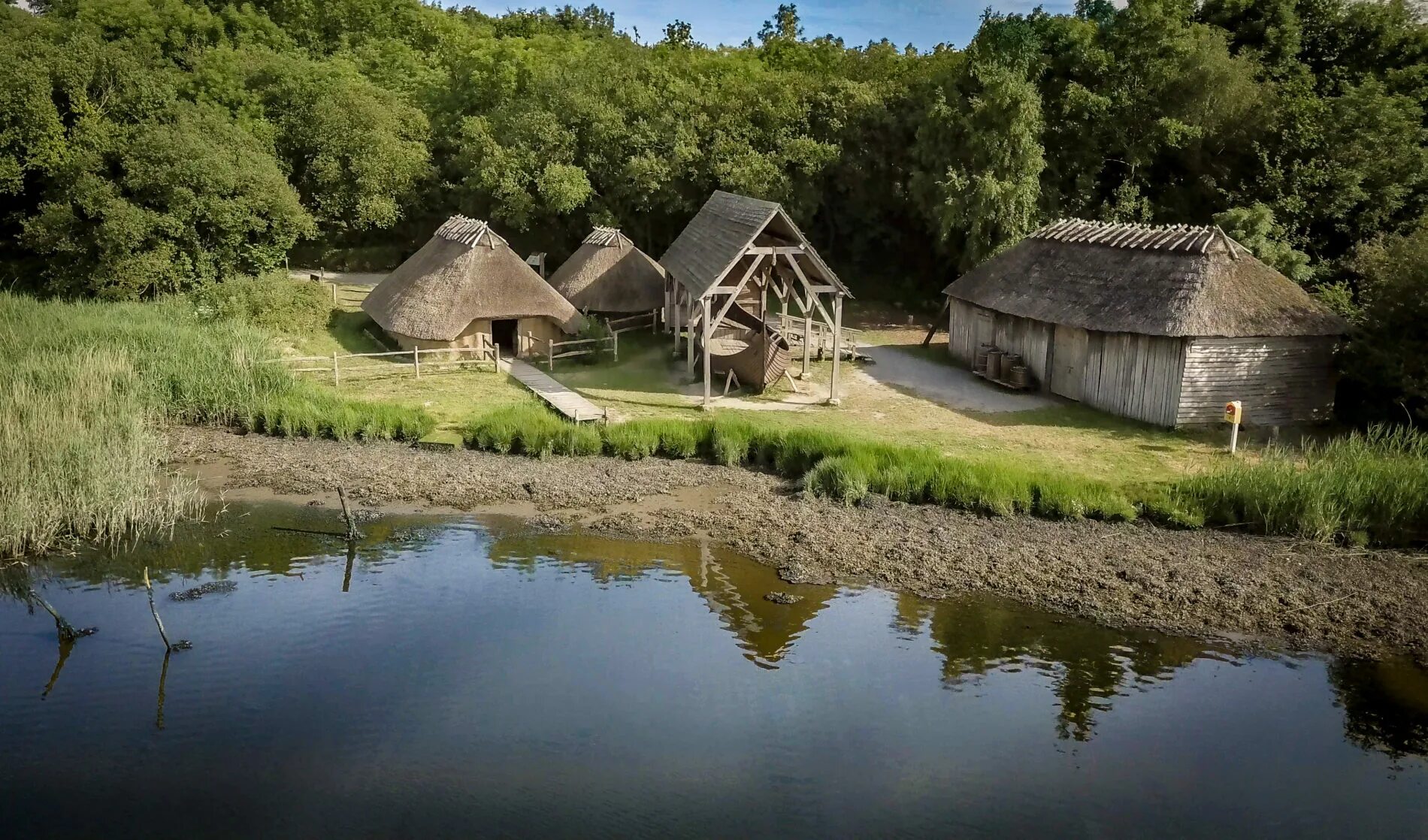 Irish national. Irish National Heritage Park Уэксфорд. Viking House. National Heritage.