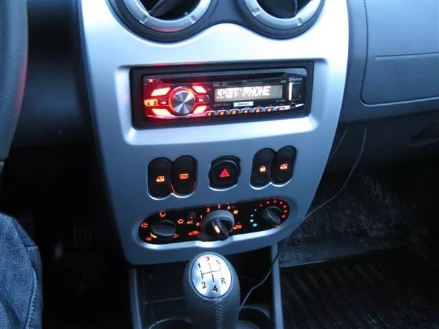 Автомагнитолы сандеро степвей. Автомагнитолы сандеро степвей. 2 din магнитола в рено сандеро 1. Рено сандеро степвей 2021 мультимедиа. Магнитола сандеро 2 штатная.