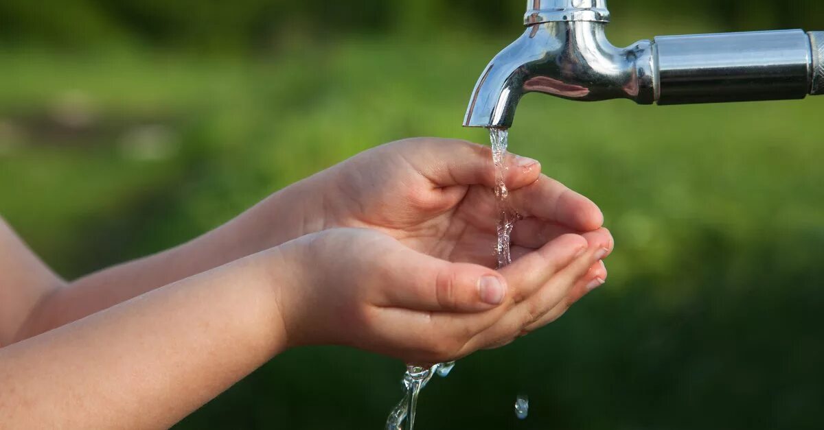 Кран водопроводный. Вода из крана. Водопроводный кран с водой. Кран для воды на даче. Проблемы с подачей воды