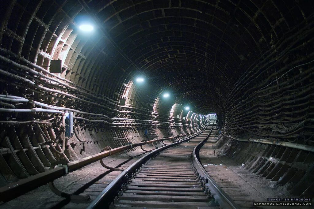 Доступное метро. Московское метро внутри тоннеля. Метро Москвы внутри в тоннелях. Московский метрополитен изнутри. Тоннель метрополитена тм10.