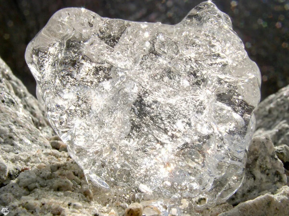 Алмазы какое ископаемое. Минерал самородок Алмаз. Алмаз неограненный камень. Неграненыйалмаз камень. Самородок неограненный Алмаз.