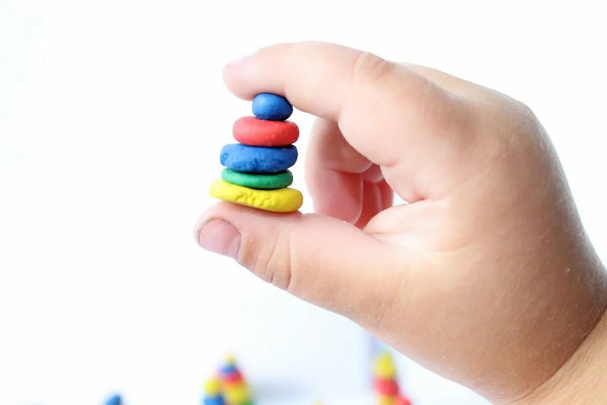 Дошкольники в детском саду. Раннее развитие лепка. Пластилин. Лепка для детей разных возрастов. Мелкая моторика пластилин.