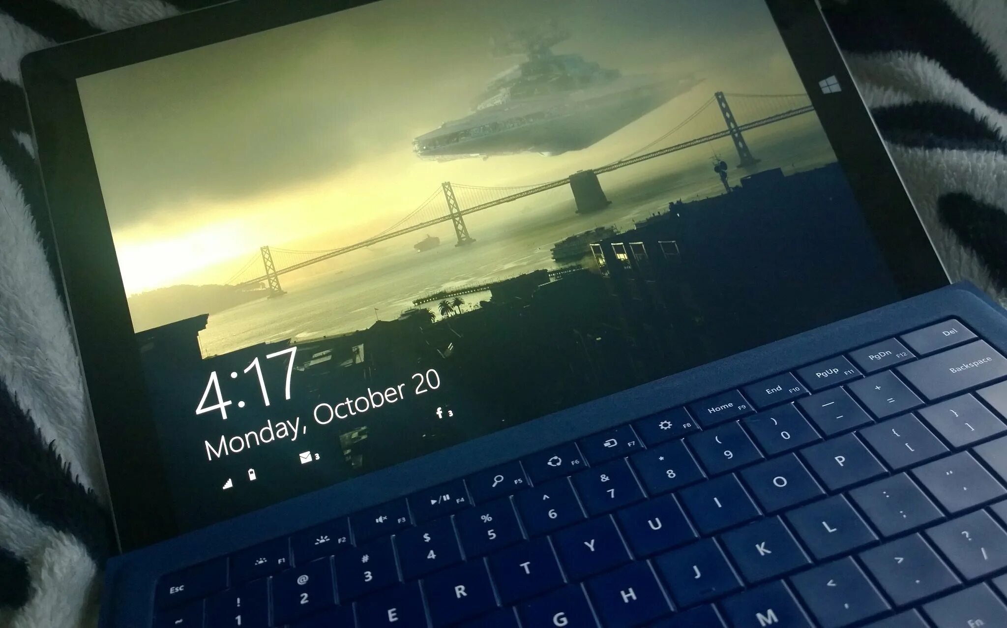 Windows lock screen. Экран блокировки windows. экран блокировки ноутбука. красивые картинки на экран блокировки ноутбука. фон для экрана блокировки ноутбука.