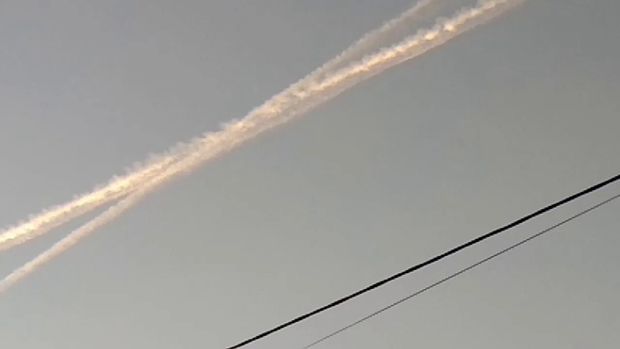 Химтрейлы над москвой. Химтрейлы над россией 2020. Химтрейлы над новосибирском 2022. Химтрейлы над москвой. Химтрейлы над москвой.