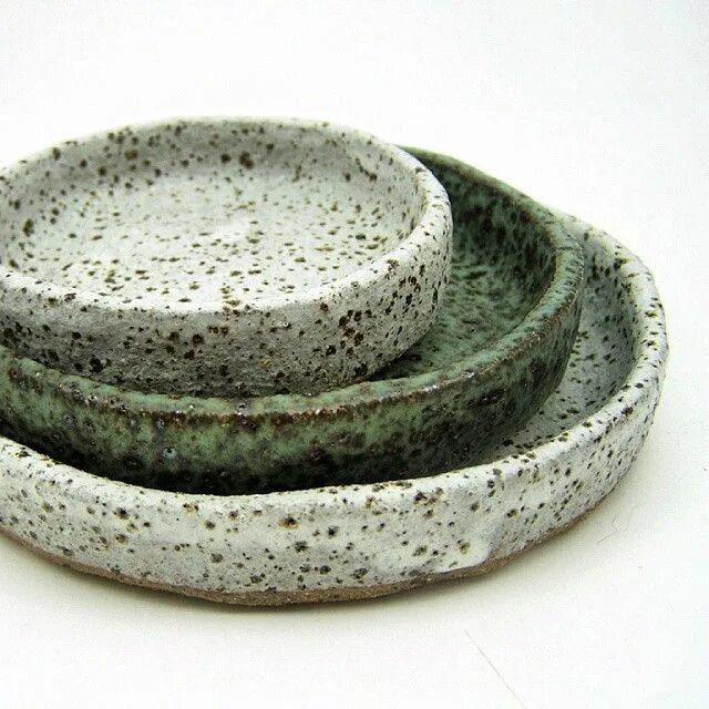 Керамическая купить в новосибирске. Тарелки каменная керамика. Тарелка из камня. Каменная керамическая посуда. Посуда из каменной керамике.
