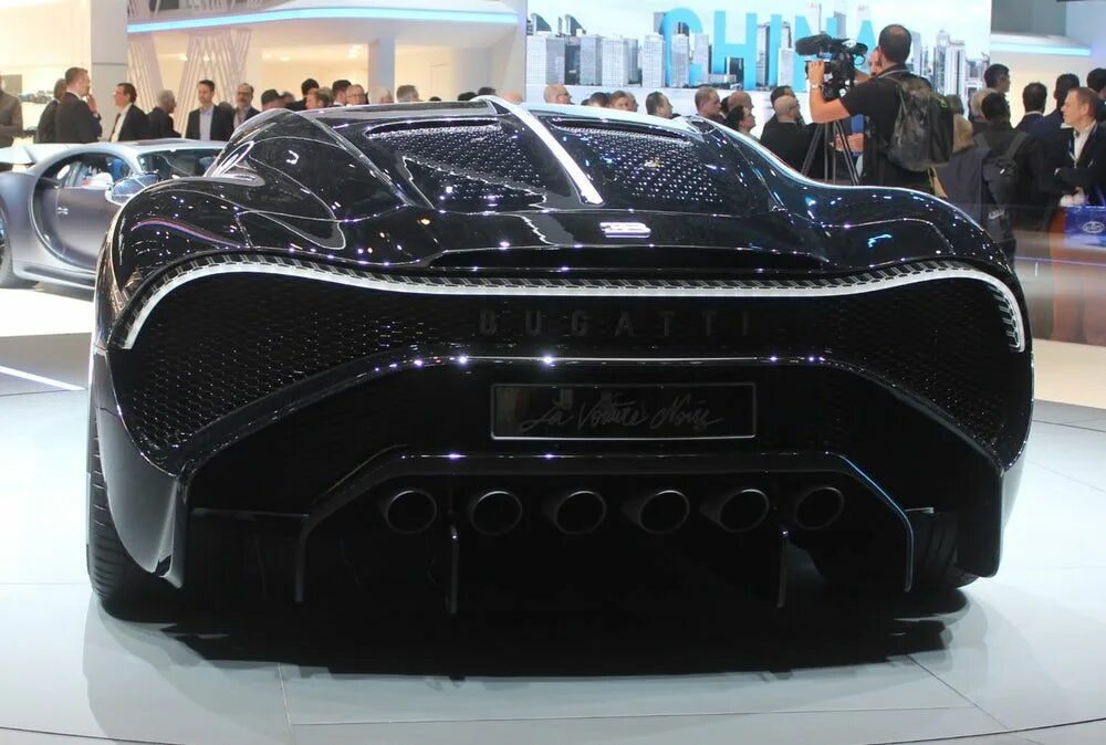 Bugatti la voiture noire модель. Новая Bugatti la voiture noire. Самая дорогая машина в мире Бугатти. Бугатти самая дорогая Бугатти. Bugatti la voiture цена