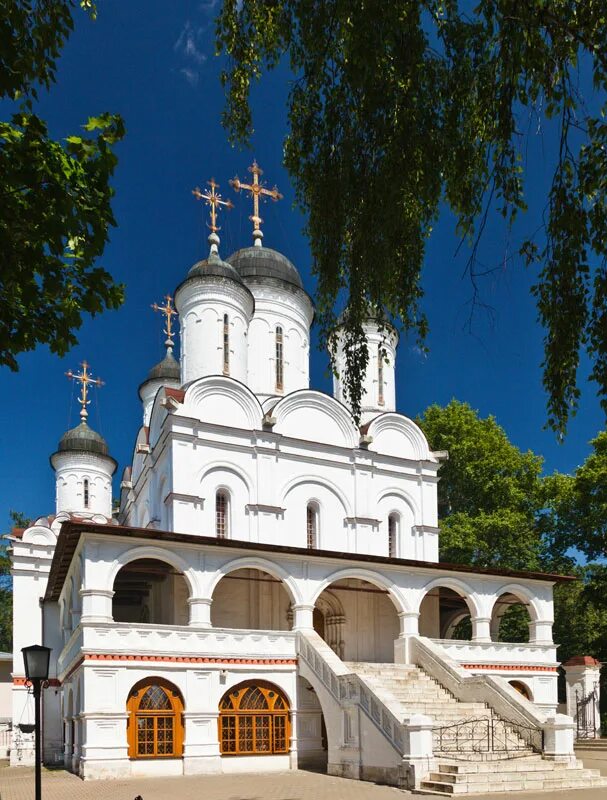 Церковь преображения господня в больших вяземах. Храм в голицыно большие вяземы. Пятиглавый храм святой троицы в вяземах. Преображенская церковь захарово большие вяземы. Церковь преображения господня в больших вяземах.