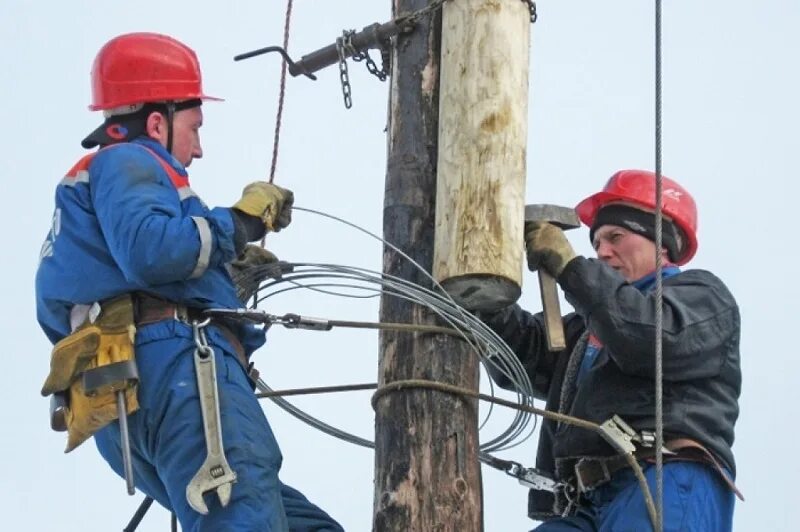 воздушные линии электропередач. электромонтер-линейщик вл 10кв. электромонтер высоковольтных линий. электромонтер лэп 110кв. вл 0,4-10 кв.