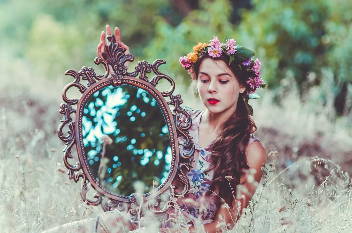 Сказочное зеркало. Фотосет с зеркалом. Волшебное зеркало. Красивое сказочное зеркало.