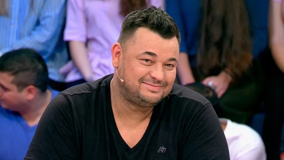 руки вверх солист. жуков руки вверх сейчас. руки вверх возраст.