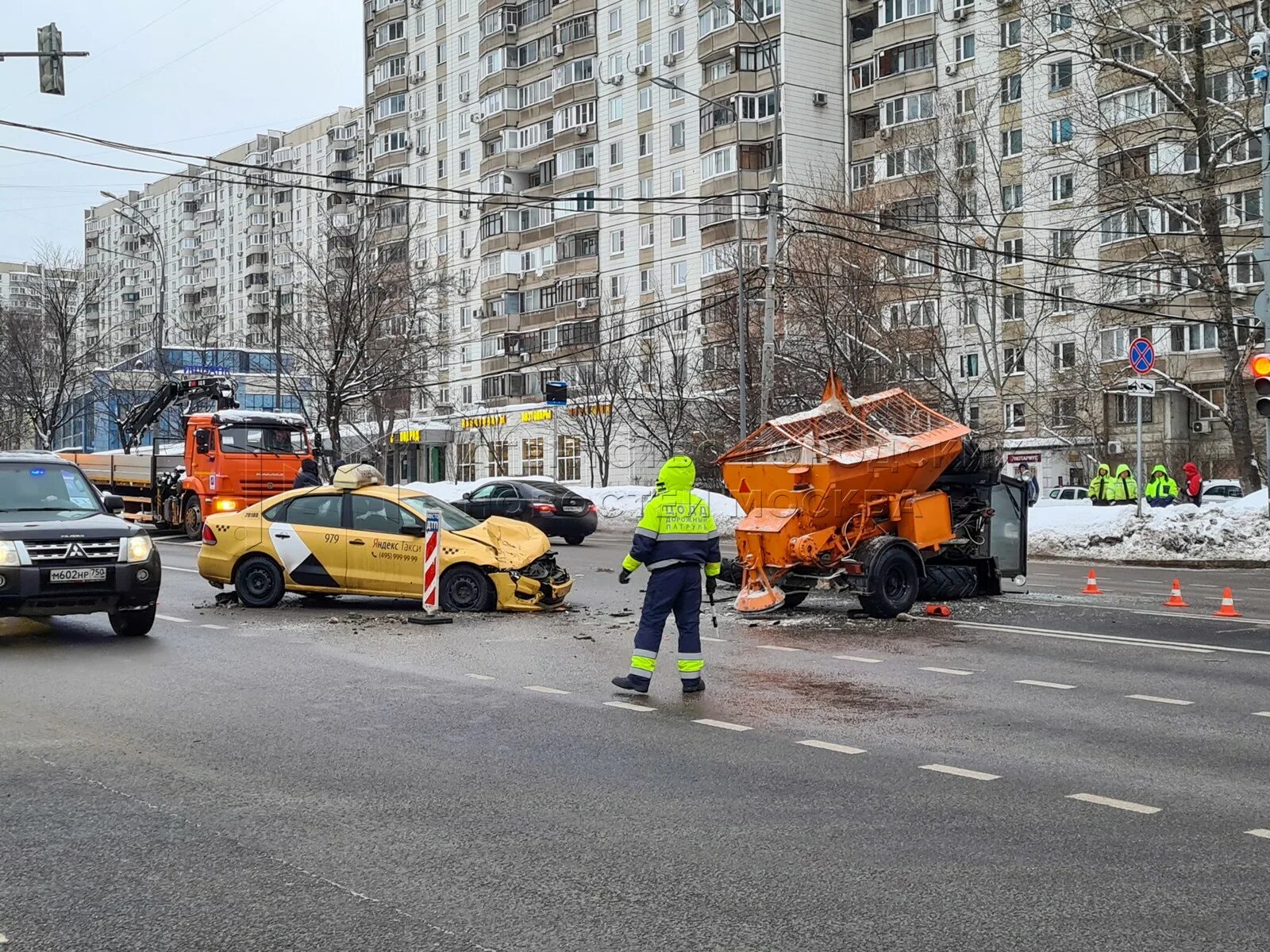 Авария Западный округ Москвы. ДТП Москва мобильный репортер. Авария с трактором уфа