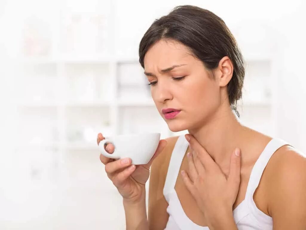 Сильная боль при глотании с температурой. Кашель. Sore throat.