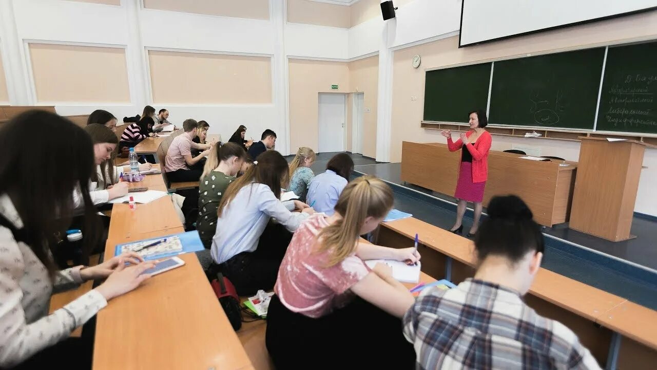 Ипс нвгу. Студенты в аудитории профессиональные фото. нвгу внутри. гуманитарный корпус нвгу,. нвгу фон.