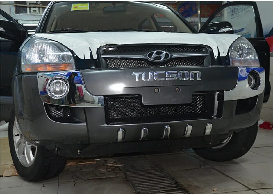 Бампера хендай туксон 2007. Накладка на передний бампер hyundai tucson 2008. защита бампера хендай туксон 2008. бампер туксон 2008. бампер передний hyundai tucson 2007.