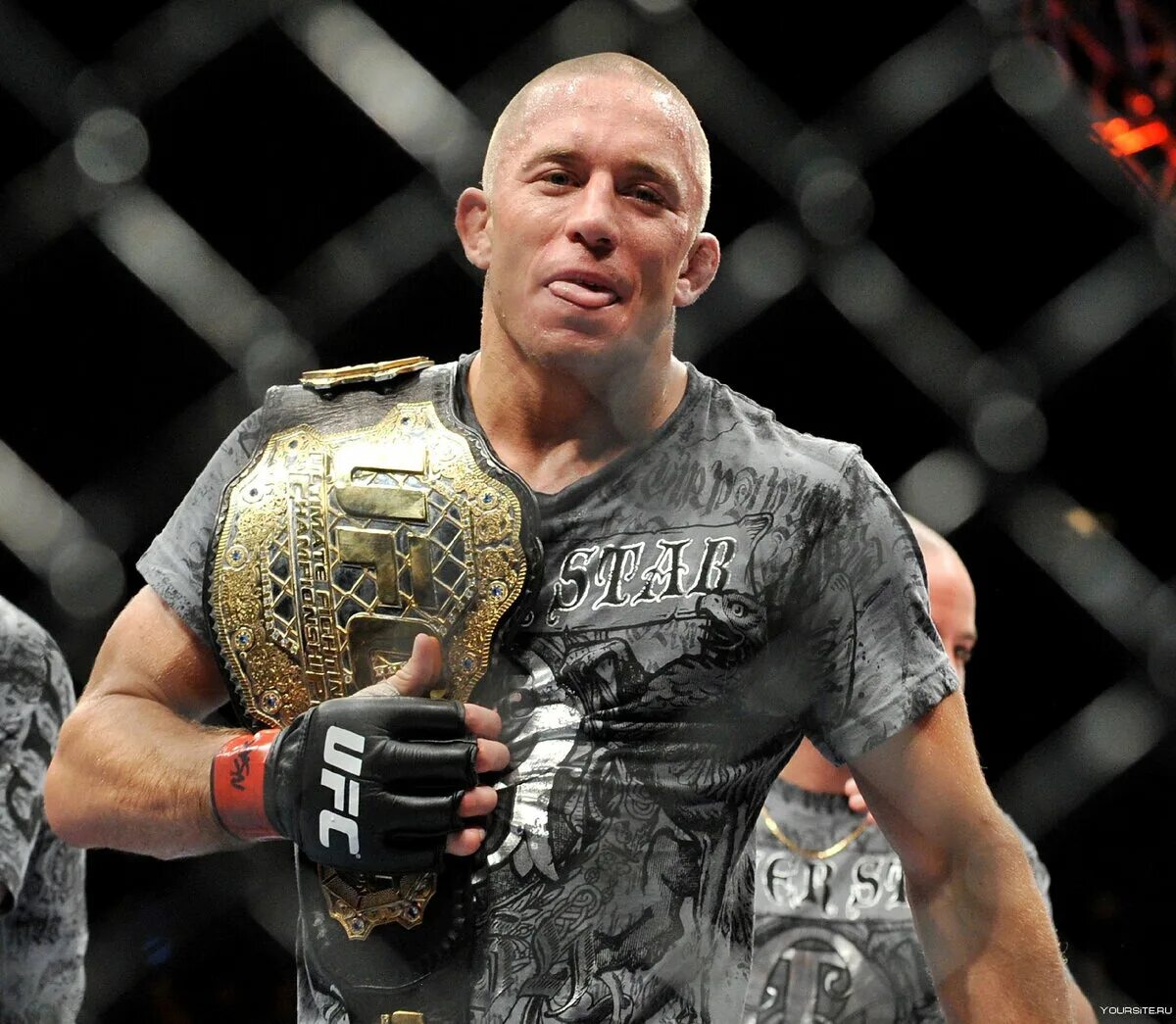 Джордж сент пьер. Пьер боец. Gsp боец ufc. Джордж сент пьер. Джордж сент пьер с поясом.