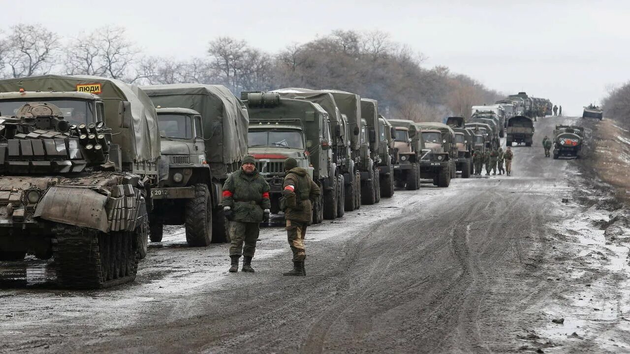 Начала военной операции россии на украине. Колонна Российской техники. Колонна военной техники в Украине. Колонна российских войск на Украине. Российская Военная колонна на Украине.