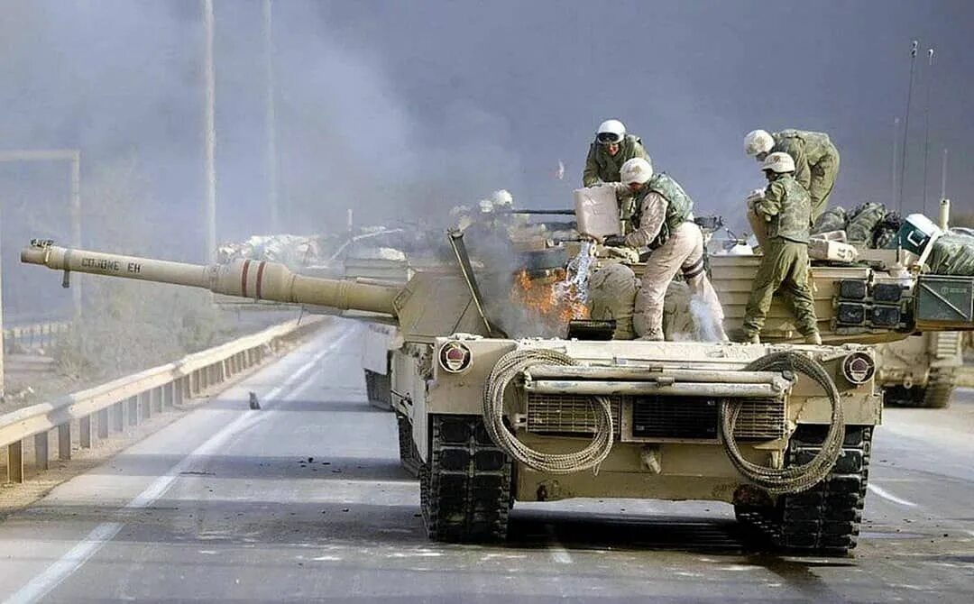 Сколько дали за абрамс. М1 Абрамс в Ираке. Т 72 м1 в Ираке. M1 Abrams в Ираке.