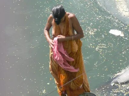 Women Bathing in the River (63 photos) - порно
