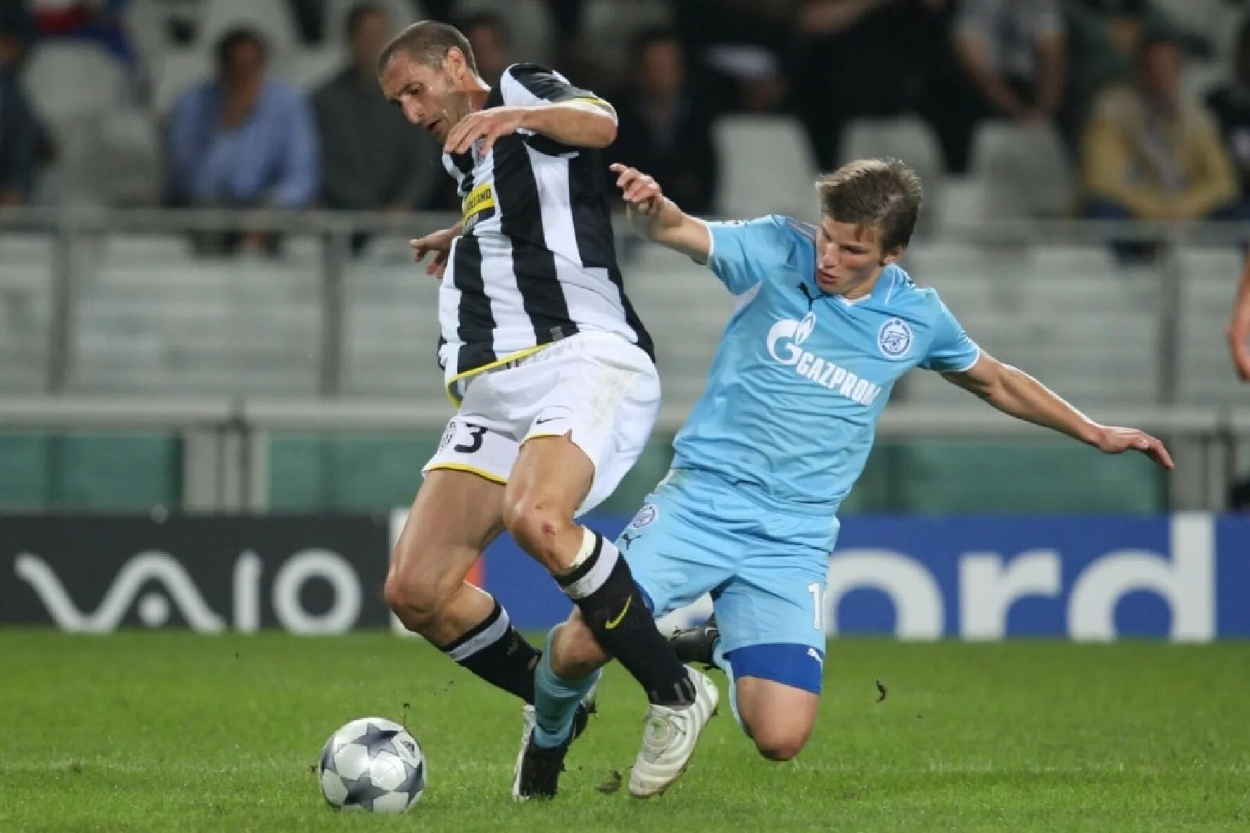 Удинезе форма. Фк чезена. Итальянские фк. Фк италия игроки. Палермо италия фк.