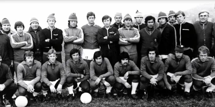 Авиакатастрофа команды пахтакор. Футбольная команда пахтакор 1979. пахтакор футбольный клуб ссср. пахтакор гибель футбольной команды в 1979. футбольная команда пахтакор авиакатастрофа.