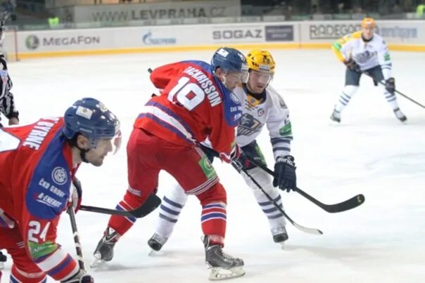 8 декабря 2013. Хк Лев Попрад. Лев (хоккейный клуб, Попрад). Хк Лев Попрад форма. Лев хоккейный клуб Словакия.