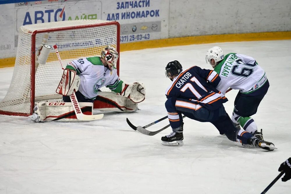 Хоккей горняк угмк. Хоккей. Хк горняк арена. Горняк учалы ска нева. Виталий казарин южный урал.