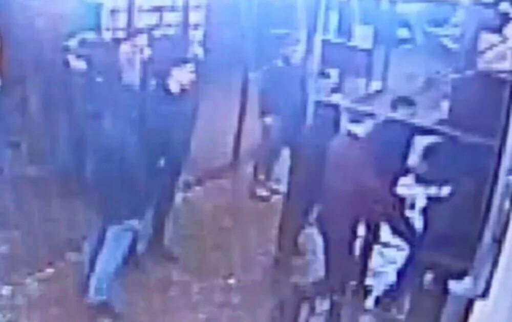 Драка в стерлитамаке в кафе. Пьяные пираты дерутся в баре. Драка в стерлитамаке в кафе. Драка в стерлитамаке в кафе. Фото драка в кафе ночь.