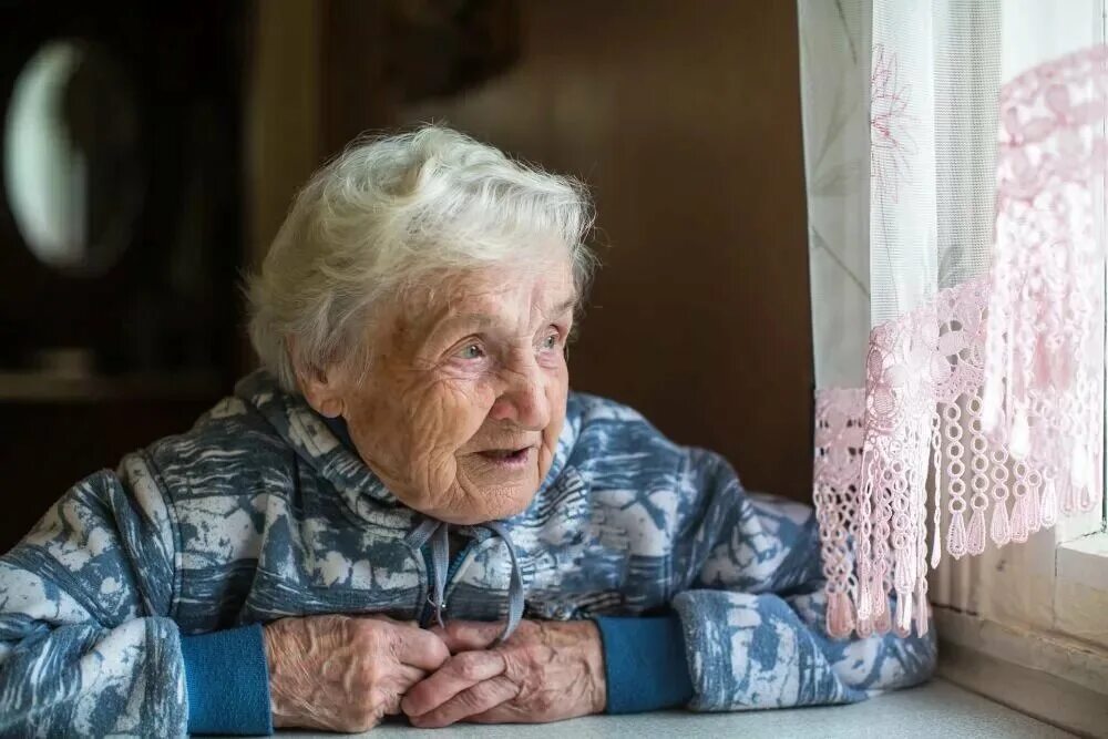 Почти 100 лет. Бабка 100 лет. долгожитель 100 лет в россии бабушка. столетние люди в россии. возраст долгожителей в россии.