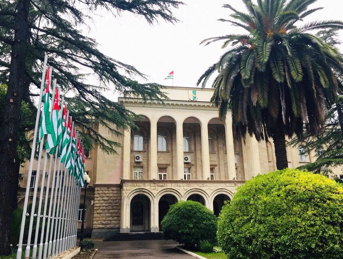 Территория абхазии площадь. Имя абхазии. Имя абхазии. Сухум абхазия резиденция. Горы в абхазии название.