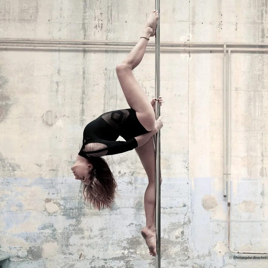 Karo swen. Karo swen pole dance. старая женщина у шеста из инстаграм.