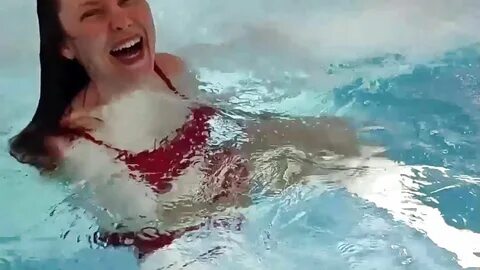 Cute moments from the water park - VandaRossi kullanıcısının XXX videosu.