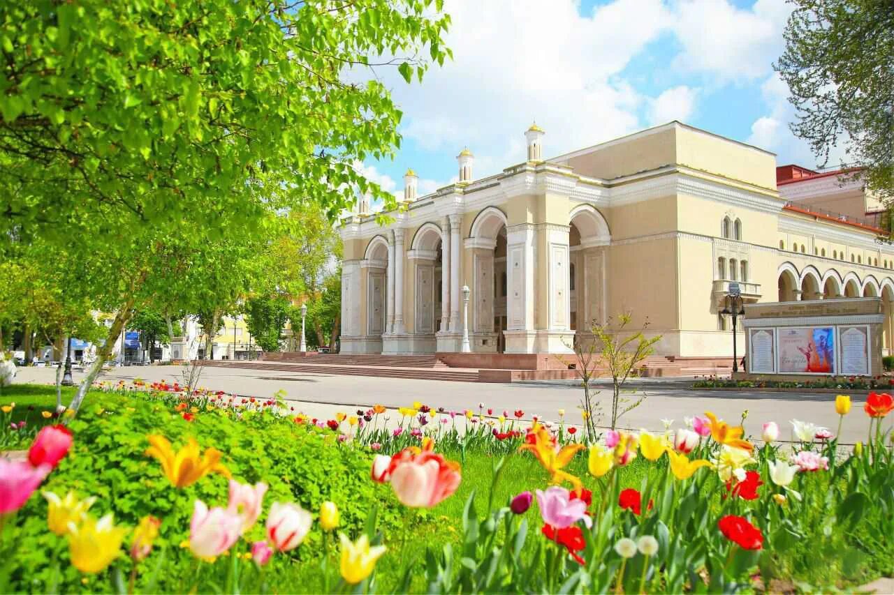 Театр имени навои. Театр оперы и балета ташкент. государственный академический большой театр имени алишера навои. ташкент театр оперы и балета им навои. театр навои в ташкенте.