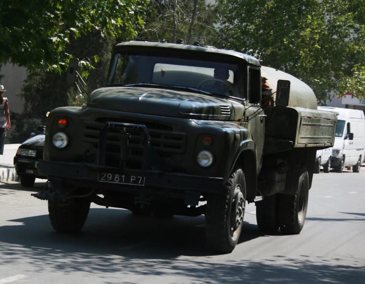 зил 130 бортовой. шильдики зил 130 в кабине. зил 131 армейский. зил 131 номера. зил 131 номера.