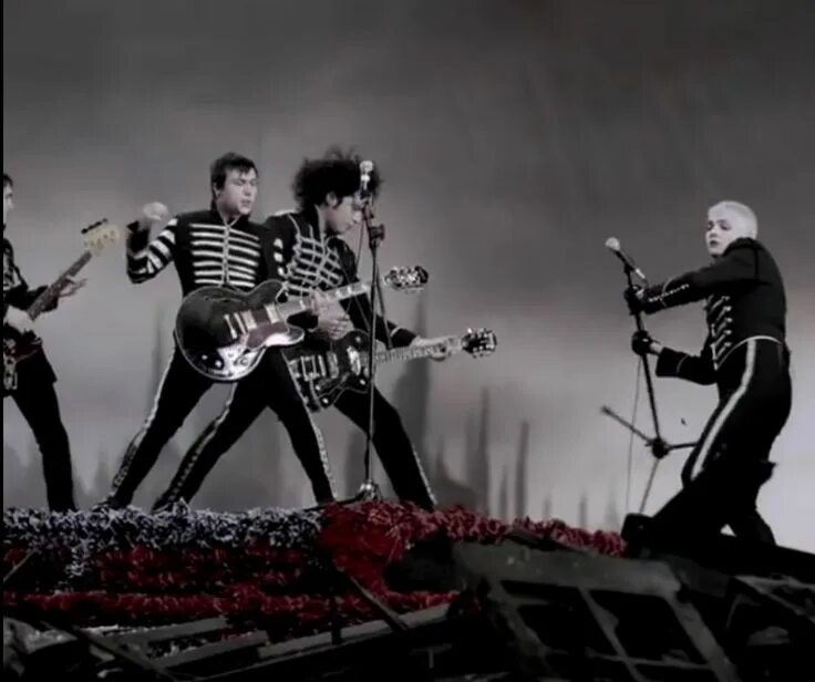Май кемикал романс блэк парад. My chemical romance welcome to. My chemical romance welcome to the black parade. Mcr black parade. My chemical romance black parade альбом.