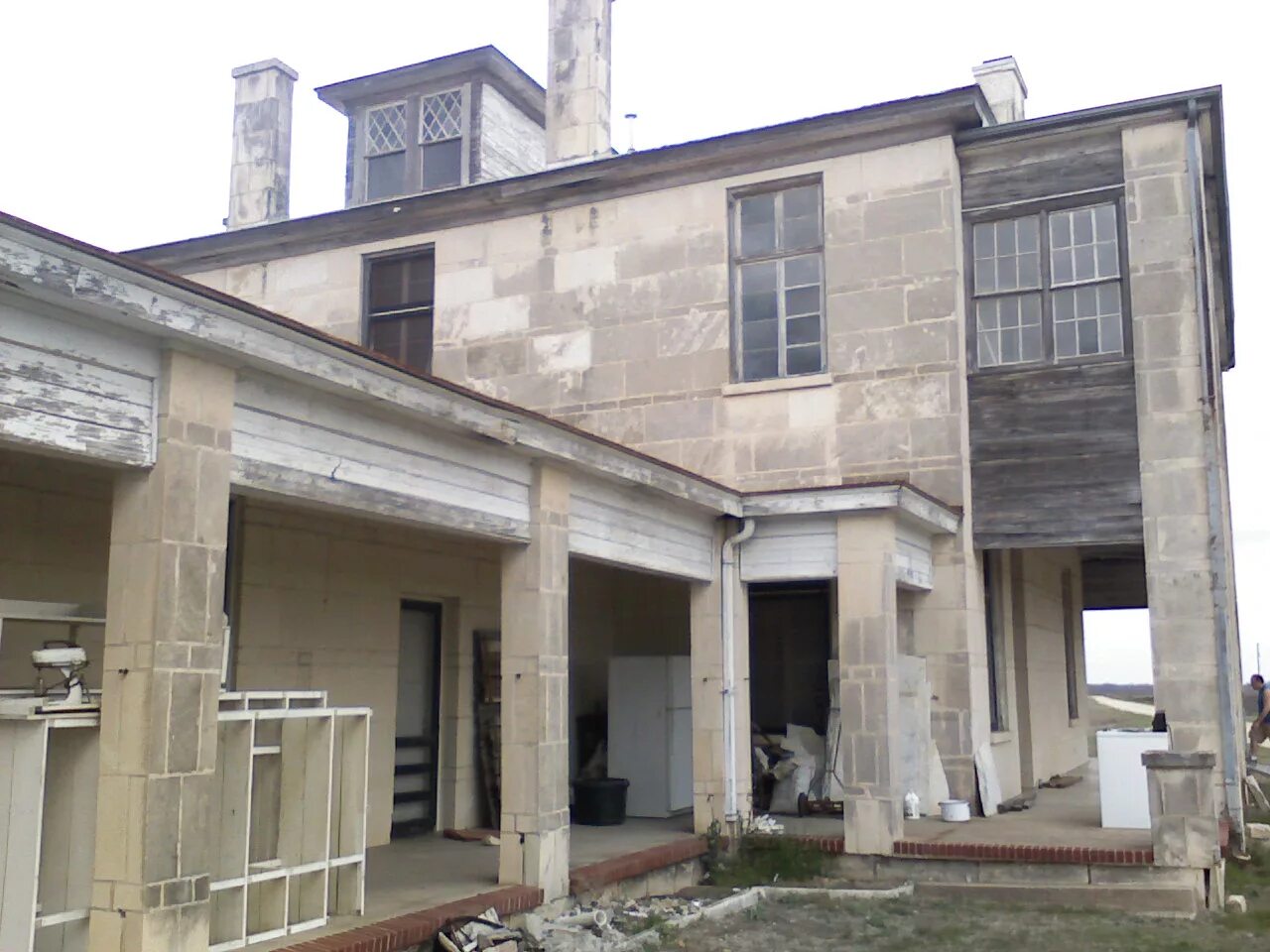Дом резни. Техасская резня бензопилой 2003 дом. hewitt house. дом из техасской резни бензопилой. дом из техасской резни.