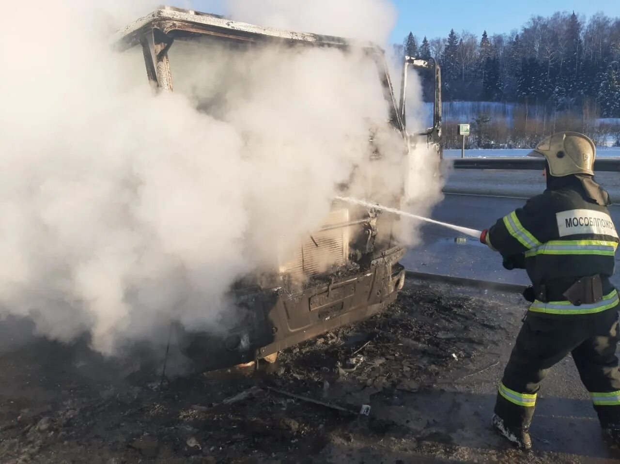 Лесные пожары. Пожар на трассе сегодня. Сегодняшний пожар. Пожар на трассе сегодня. Огромный пожар.