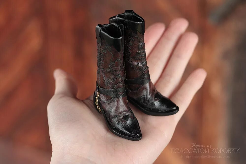 новогодний сапожок из бумаги. золотые казанские ичиги. сапоги народные женские. русские народные сапоги. сапоги народные женские.