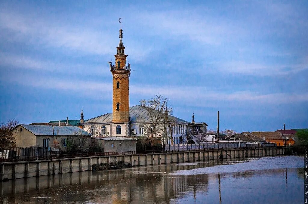 Кизляр город мечеть. Кизляр город достопримечательности. Город Кизляр Республика Дагестан достопримечательности. Мечеть в Кизляре.