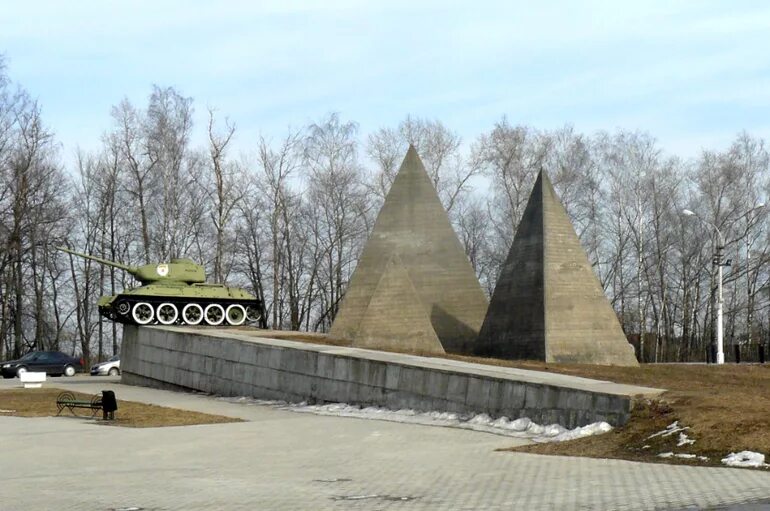 Мемориал воинам сибирякам волоколамское шоссе. Снегири мемориальный комплекс рубеж славы. Мемориал поселок снегири подмосковье. Мемориальный комплекс рубеж славы. Мемориальный комплекс рубеж славы.