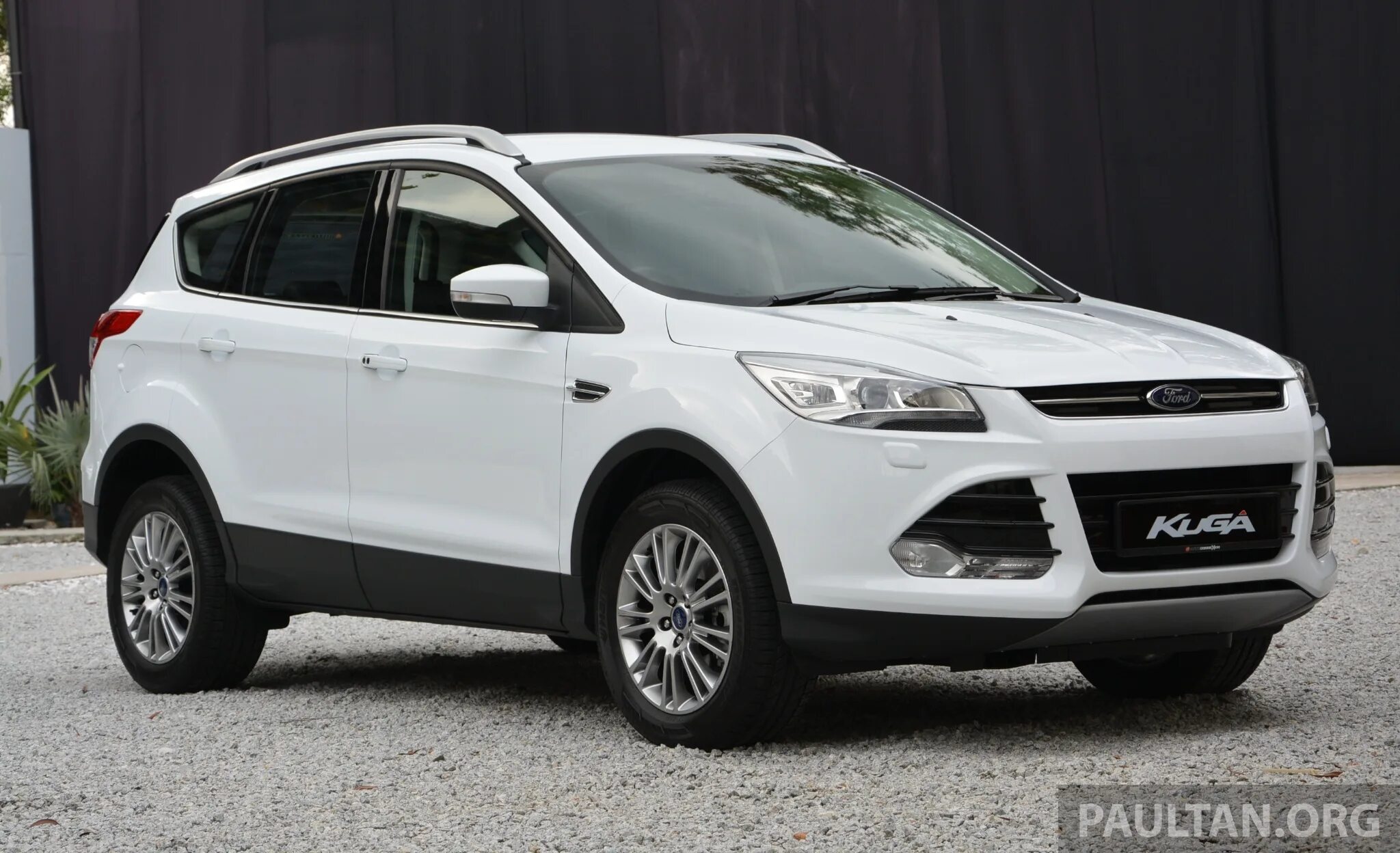 Купить кугу дизель. Форд Куга 2 2013. Ford Kuga 2.5. Ford Kuga 2 белый. Форд Куга 1.