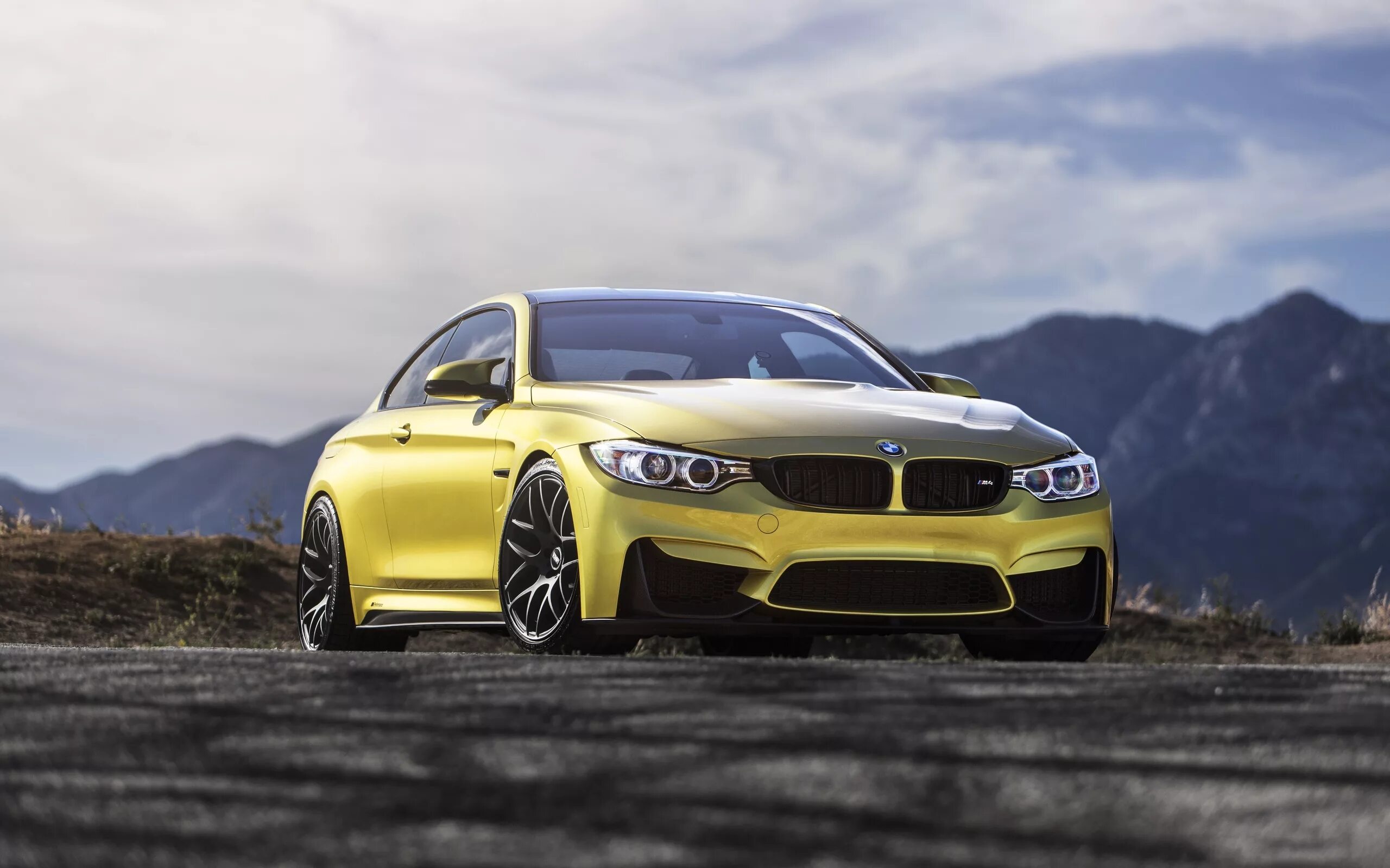 Бмв м4 обои. БМВ м4 ф84. BMW m4 f82. BMW m4 2000. BMW m2 Yellow.