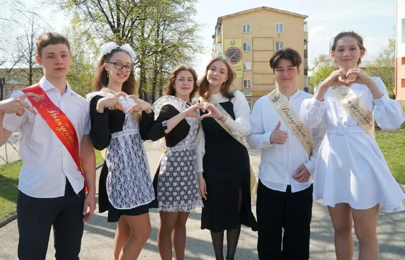 Переделки песен для последнего звонка. Переделать песню для учителей на последний звонок. Текст песни последний звонок. Переделанные слова песен к последнему звонку. Последний звонок песня слова.