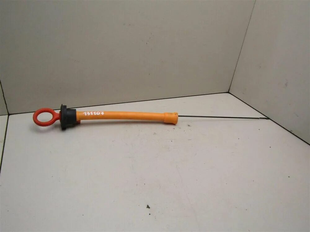 Шкода масляный щуп. Шкода масляный щуп. Vag ￼ 06a115611p. 4 tsi 122. Масляный щуп octavia a7.