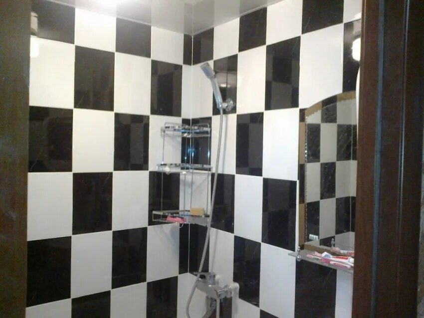 Плитка для ванной комнаты черно-белая. Плитка белая с черным. Плитка unitile monocolor white. Плитка в шахматном порядке в ванной. Плитка настенная черно белая.