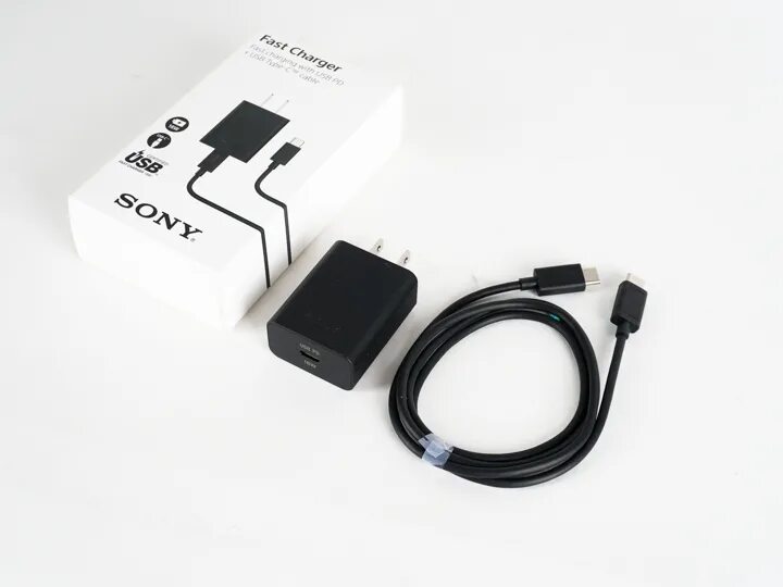 Sony xperia зарядное. Sony uch32c. Зарядное устройство Sony uch32c. Зарядник для сони а 7 3. Sony Xperia SP зарядный блок.