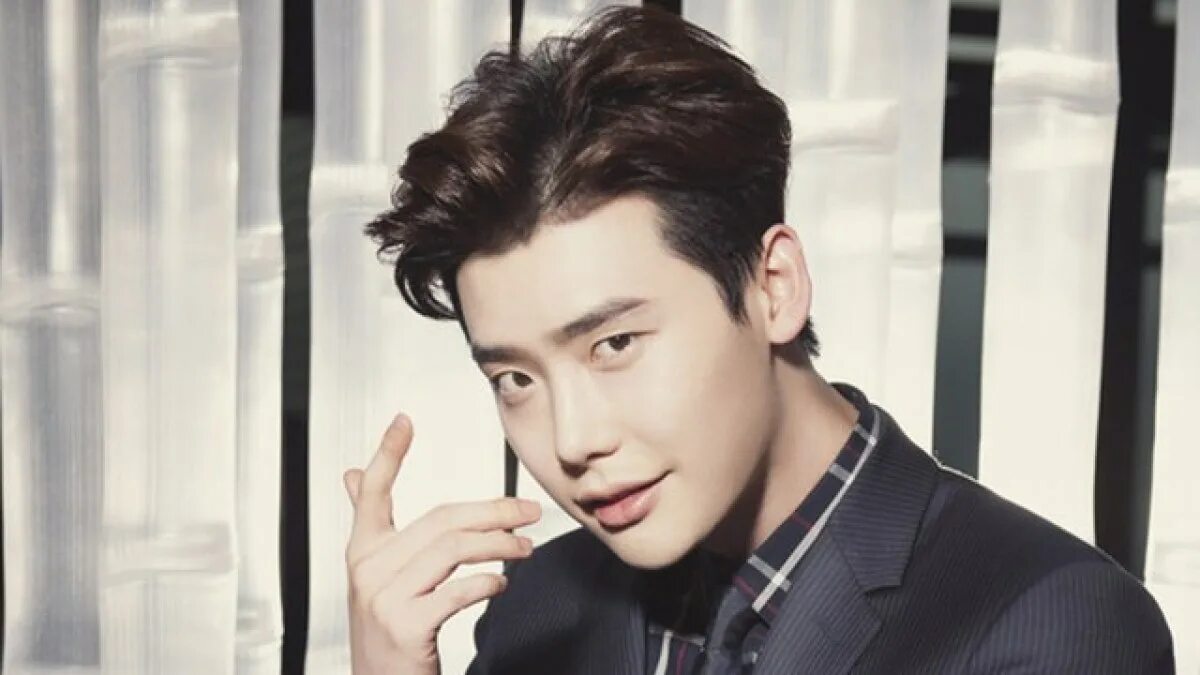 Lee jong suk. Ли Джон сок. Чон Джун сок. Корейский актер ли Чон сок. Ли Джон сок 2022.